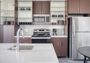 Luxe Five Points 2BR w/ Roof Deck & Gym, walk to RiNo bars, by Blueground