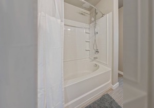 Luxurious 2 Bedroom Condo in Heart of Ann Arbor 331