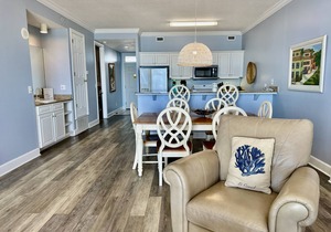 Luxurious Condo on the 5th Floor! Only a 7 Minute Walk to Flora Bama!