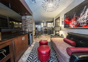 Luxurious Villa with Home Theater and Gaming System | Close to the Strip + Amazing Amenities