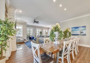 Luxury 2nd Row Home, Chefs Kitchen, Outdoor TV