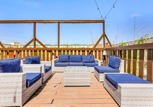 Luxury 4BR Penthouse in Downtown by Hosteeva