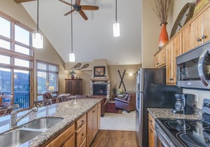 Luxury condo w/underground parking. Only minutes from slopes. Shared hot tub