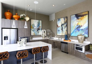 Luxury Downtown 1BR w/Gym, W/D, Pool, walk to 6th St bars, by Blueground