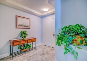 MANY NEW UPGRADES 4 BR Oceanfront , Direct Oceanfront Beachfront, walk to dining