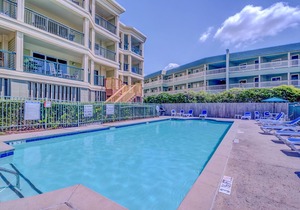 MANY NEW UPGRADES 4 BR Oceanfront , Direct Oceanfront Beachfront, walk to dining