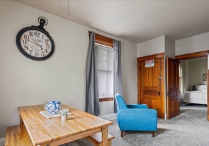 Midtown Apt Near Downtown&U of C - Hangout Unit 2