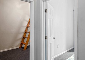 Midtown Apt Near Downtown&U of C- Hangout Unit 1&2