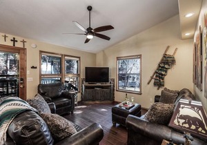 Midtown Riverfront 1, 2 Bedrooms, Hot Tub, Sleeps 6