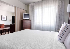 Minutes from Southern Methodist University! FREE Parking, Pets are welcome, Pool
