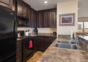 Minutes to Downtown & Ntl Parks | Pool and Hot Tub