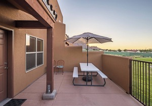 Minutes to Downtown & Ntl Parks | Pool and Hot Tub
