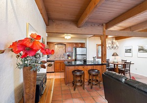 Mix Old And New - Rustic But Updated Fort Marcy Condo
