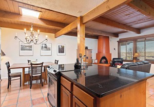 Mix Old And New - Rustic But Updated Fort Marcy Condo