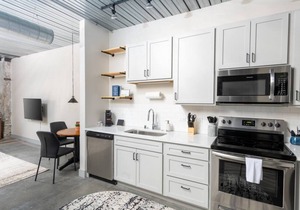 Modern 1BR Close to Fiserv with Parking