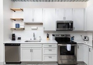 Modern 1BR Close to Fiserv with Parking