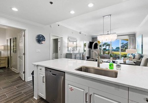Modern Upscale Condo Ground floor with easy beach access. Beach Service included $60 day Value!