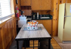 Mountain View Lodge Kitchenette Suite - Room 12