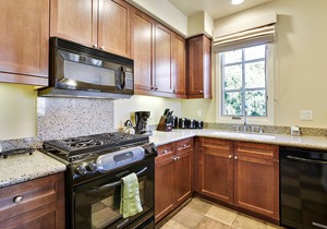 Near Pool! Luxurious Villa Overlooking Pool, Pet Friendly - Upstairs (C65)