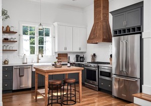 NEW Franklin Farmhouse in heart of downtown! Steps from shops & restaurants!