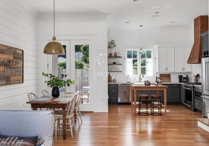 NEW Franklin Farmhouse in heart of downtown! Steps from shops & restaurants!
