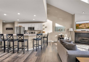 Newly remodeled 4BDR/3BA modern condo with 12x28 BOAT SLIP