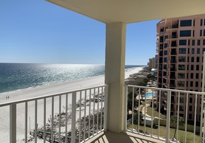 Newly updated 1 bed right on the beach!