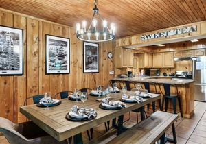 Next Door to Dollywood 🔥 Fire Pit 👙 Hot Tub 👑 King Beds 💥 Pigeon Forge GSMNP