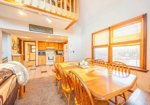 NF46- Timberline Retreat! Sleeps 5 couples! Pets Ok!