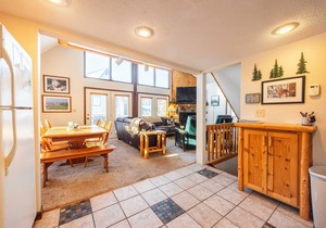 NF46- Timberline Retreat! Sleeps 5 couples! Pets Ok!