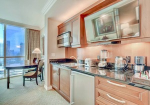 No Resort Fee ! Strip View Suite - Pools & Valet
