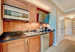 No Resort Fee ! Strip View Suite - Pools & Valet