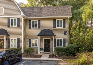 Not your average Ocean Walk townhome! 3 bed/2.5 bath