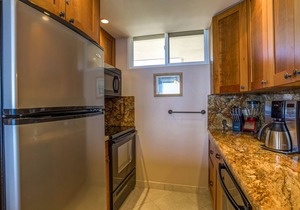 November Special! 11TH FLOOR Luxury Condo on Ka'anapali Beach!
