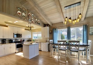 Ocean Front Home, stunning views and beach access!