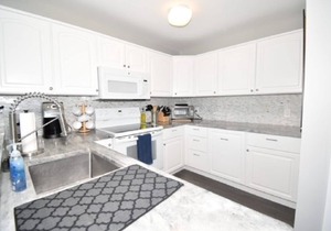Ocean View! Walk to Beach! Air Conditioning! 3 King & 3 Queen Beds!