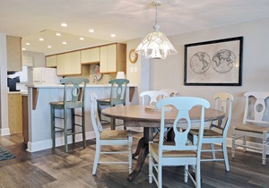 Oceanfront 2-story condo, direct ocean view, 2 balconies, 2 king beds, pool