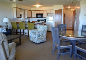 Oceanfront 4th floor, Balcony with Spectacular Ocean Views