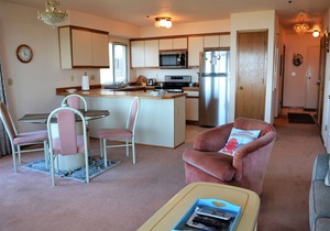 Oceanfront 4th floor, Corner Unit w/Balcony & Spectacular Ocean Views