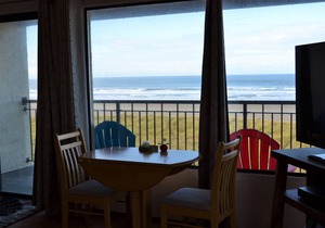 Oceanfront 4th floor, Corner Unit w/Balcony & Spectacular Ocean Views