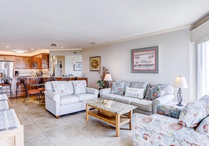 Oceanfront condo w/free WiFi, balcony, shared pool & tennis court, & private W/D
