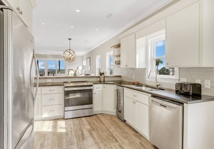 Oceanfront Grand Pavilion- 5 bedrooms! Views! Pool Access!