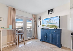 One Bedroom Condo at Moonraker on West Beach Blvd Just Steps to Sand