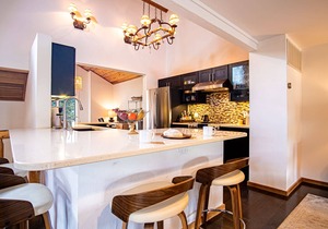 Panoramic Views! Designer`s Condo on Golf Course w/Resort Amenities