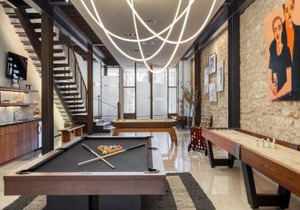 Paramount Place by AvantStay 4 Story Apartment in Heart of Austin w Movie Theatre