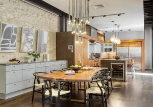 Paramount Place by AvantStay 4 Story Apartment in Heart of Austin w Movie Theatre