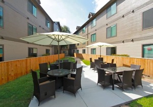 Peaceful 2BR king beds suite next to Downtown