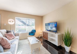 Peaceful 2BR king beds suite next to Downtown