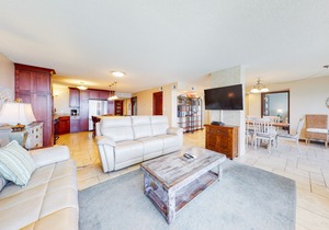 Penthouse condo with panoramic views, outdoor pool, & sundeck