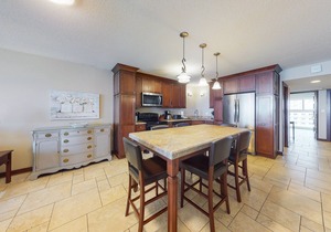 Penthouse condo with panoramic views, outdoor pool, & sundeck
